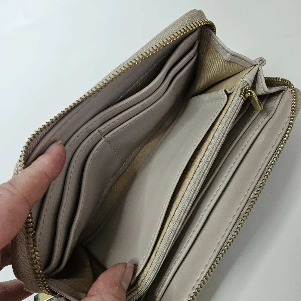 Target Wallet - Picture 6 of 12